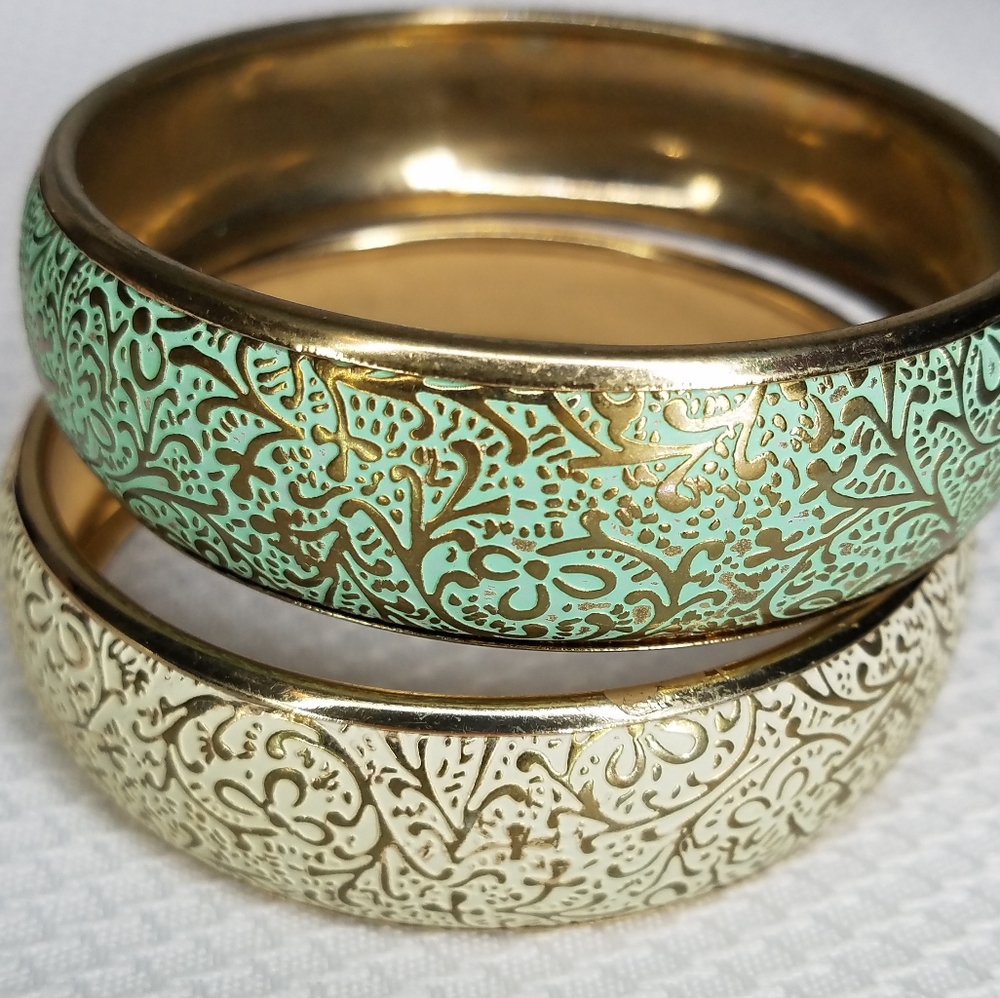 Brass Tone Green and Cream Enamel Bangle